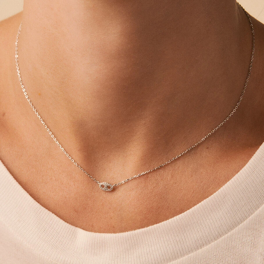 Collier Ras Du Cou ETREINTE - Cristal / Argenté 2 Collier Ras Du Cou ETREINTE - Cristal / Argenté – Image 2