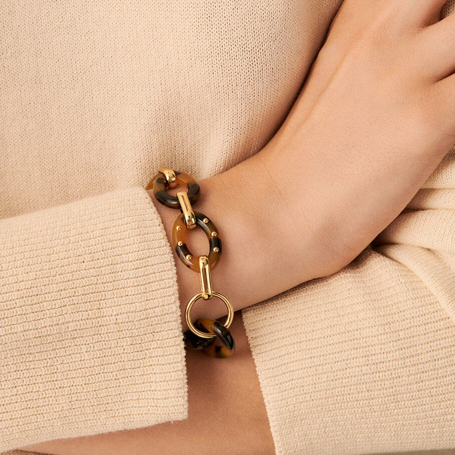 Collier Mi-long BOUCLE - Ecaille / Doré 3 Collier Mi-long BOUCLE - Ecaille / Doré – Image 3